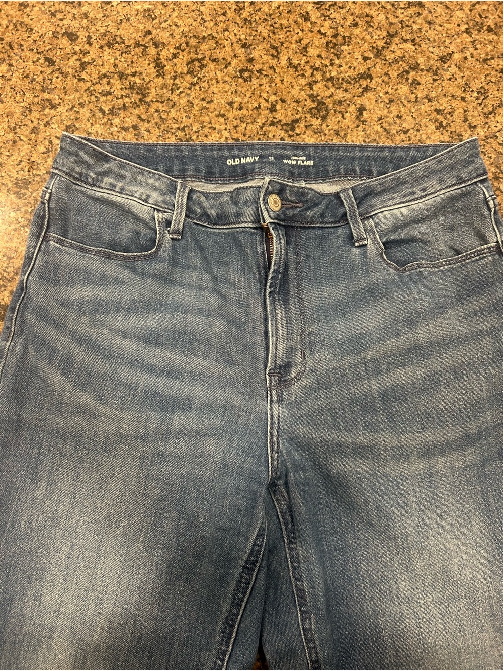 Old Navy Women's Flare Jeans in Medium Blue Wash - Picture 2 of 3